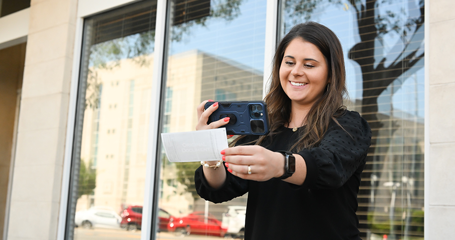 Female F&M Bank client depositing a check from her phone