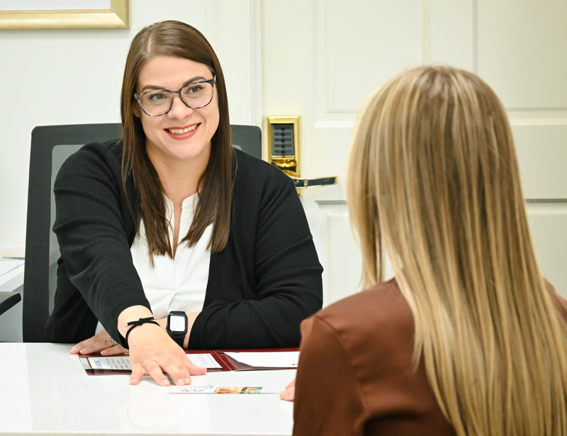 A F&M Bank employee assisting a client.